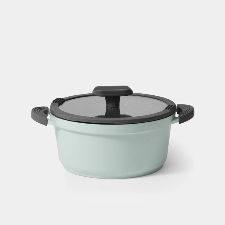 Smith & Nobel Mason Die Cast Aluminium 20cm Casserole Black/Mint 1 Smith & Nobel Mason Die Cast Aluminium 20cm Casserole Black/Mint